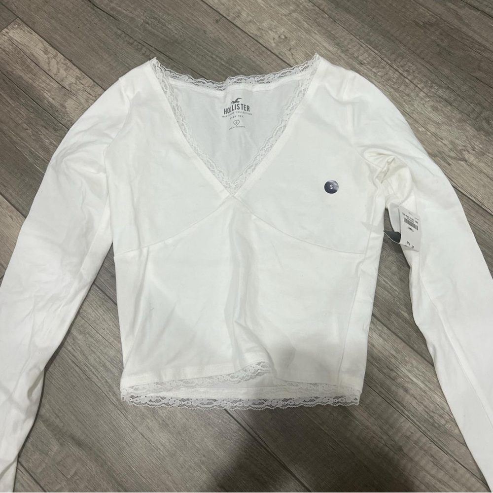 Hollister Women's White Long Sleeve Top